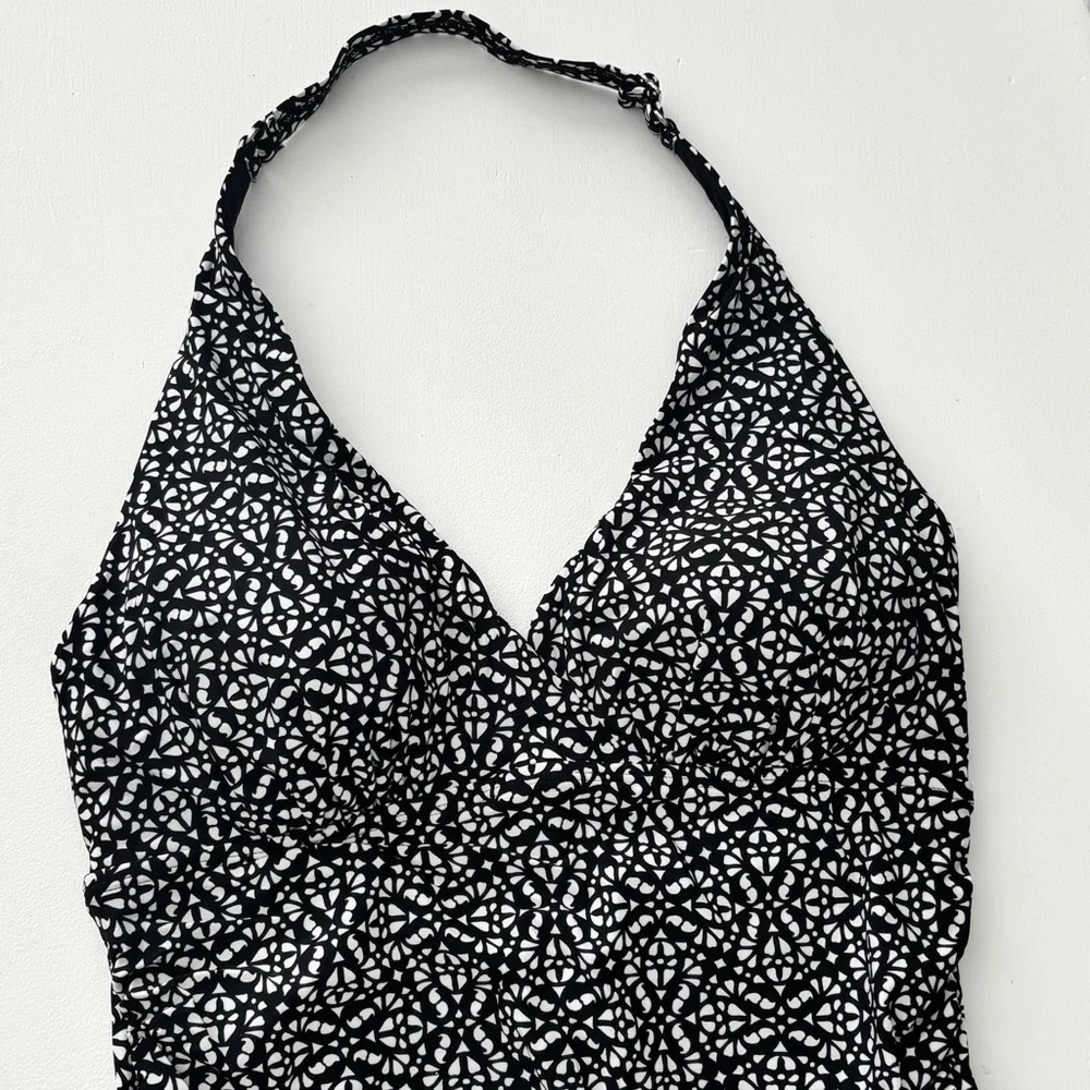 L.L. Bean Slimming Skirted One-Piece Swimsuit - UPF 40+, 10 Regular - Picture 8 of 12